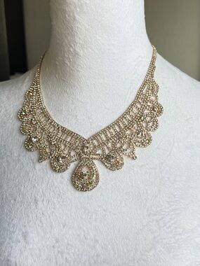 Elegant Gold Filigree Crystal Collar Necklace